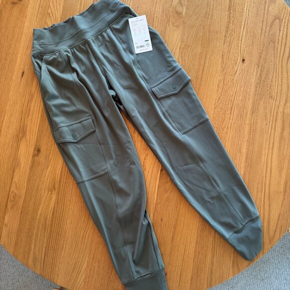 NWT Athleta Venice High Rise Cargo Jogger, Moss Green - Picture 2 of 6